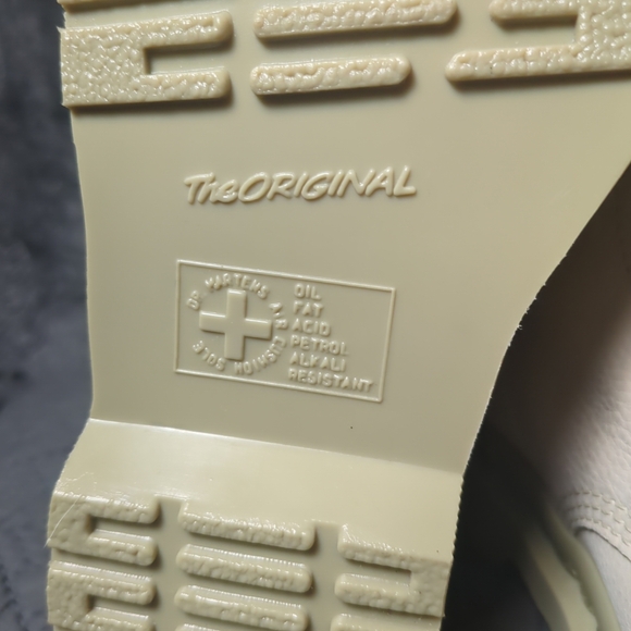 Doc Martens boot limited release sz 7 men 8 women - Picture 11 of 14